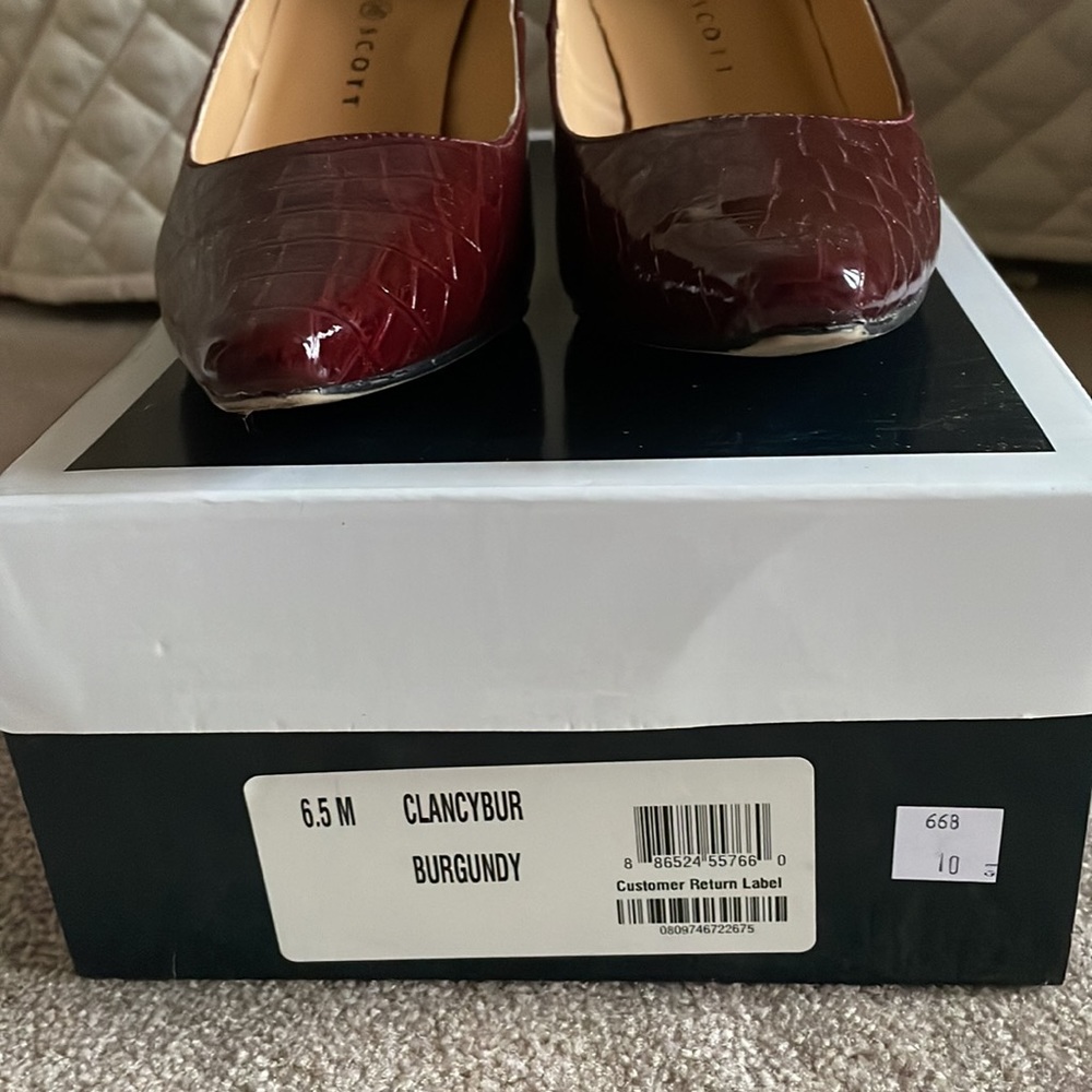Like New Burgundy Patent Heels from Karen Scott - Picture 8 of 9